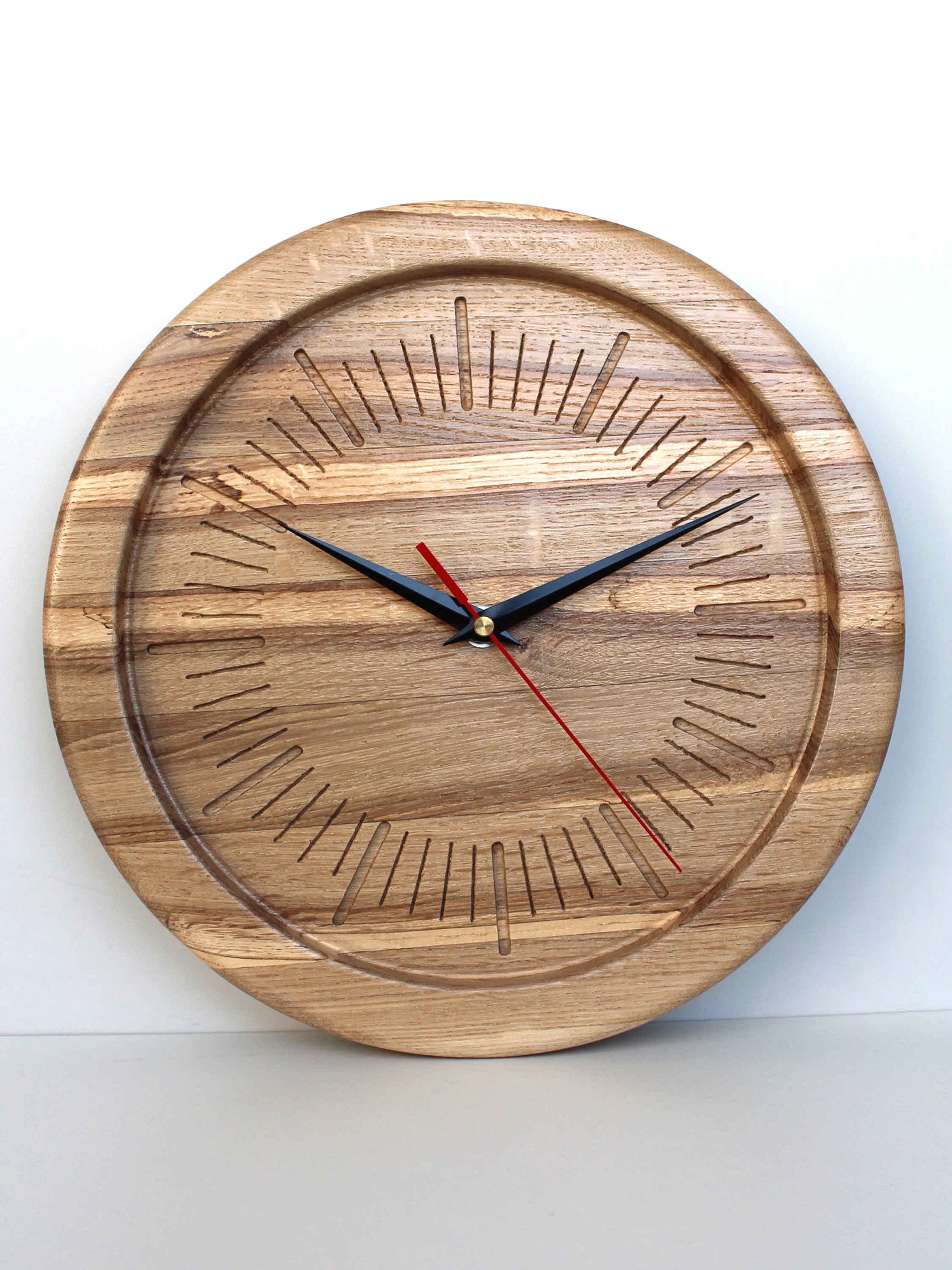 Часы из дуба