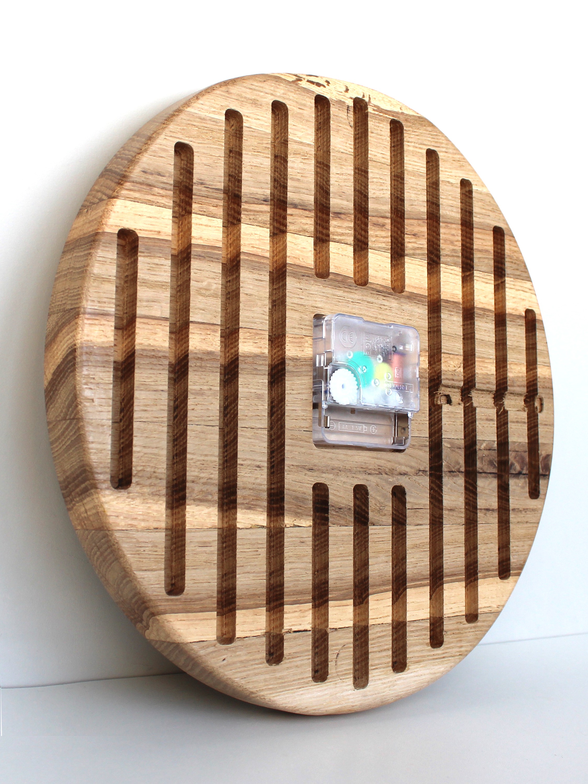 Часы из дуба