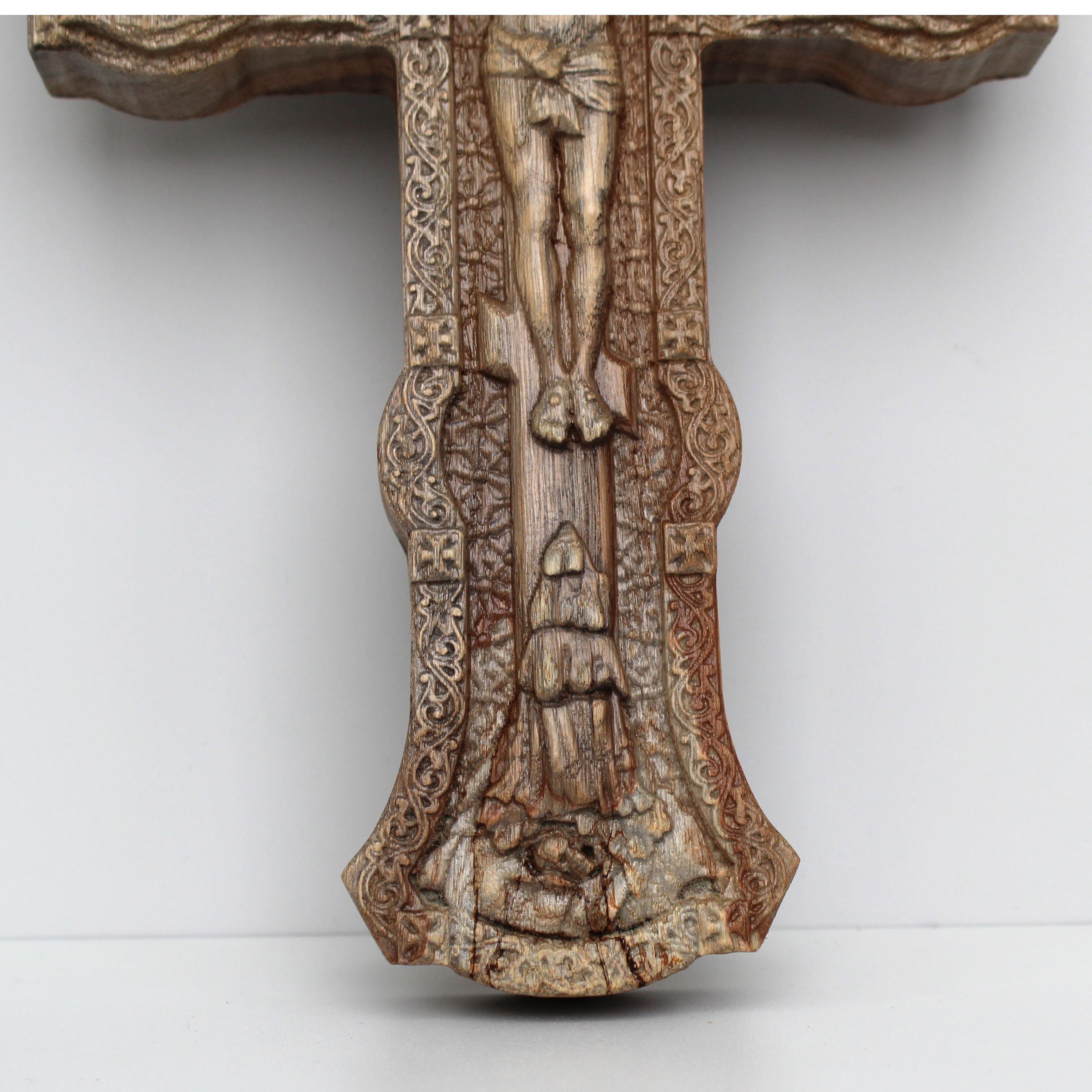 Распятие резное из дуба