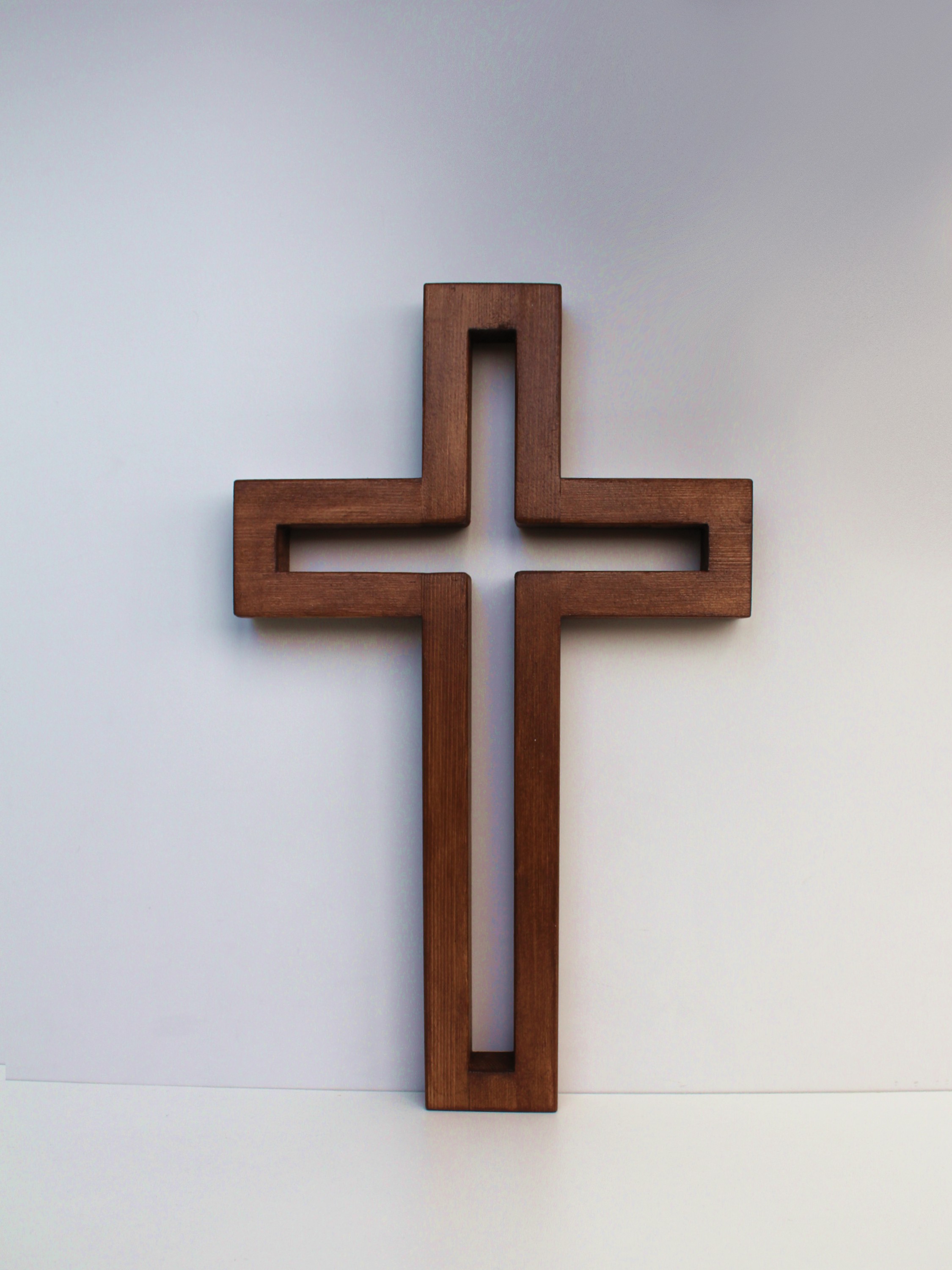 Крест настенный из дерева (полый)