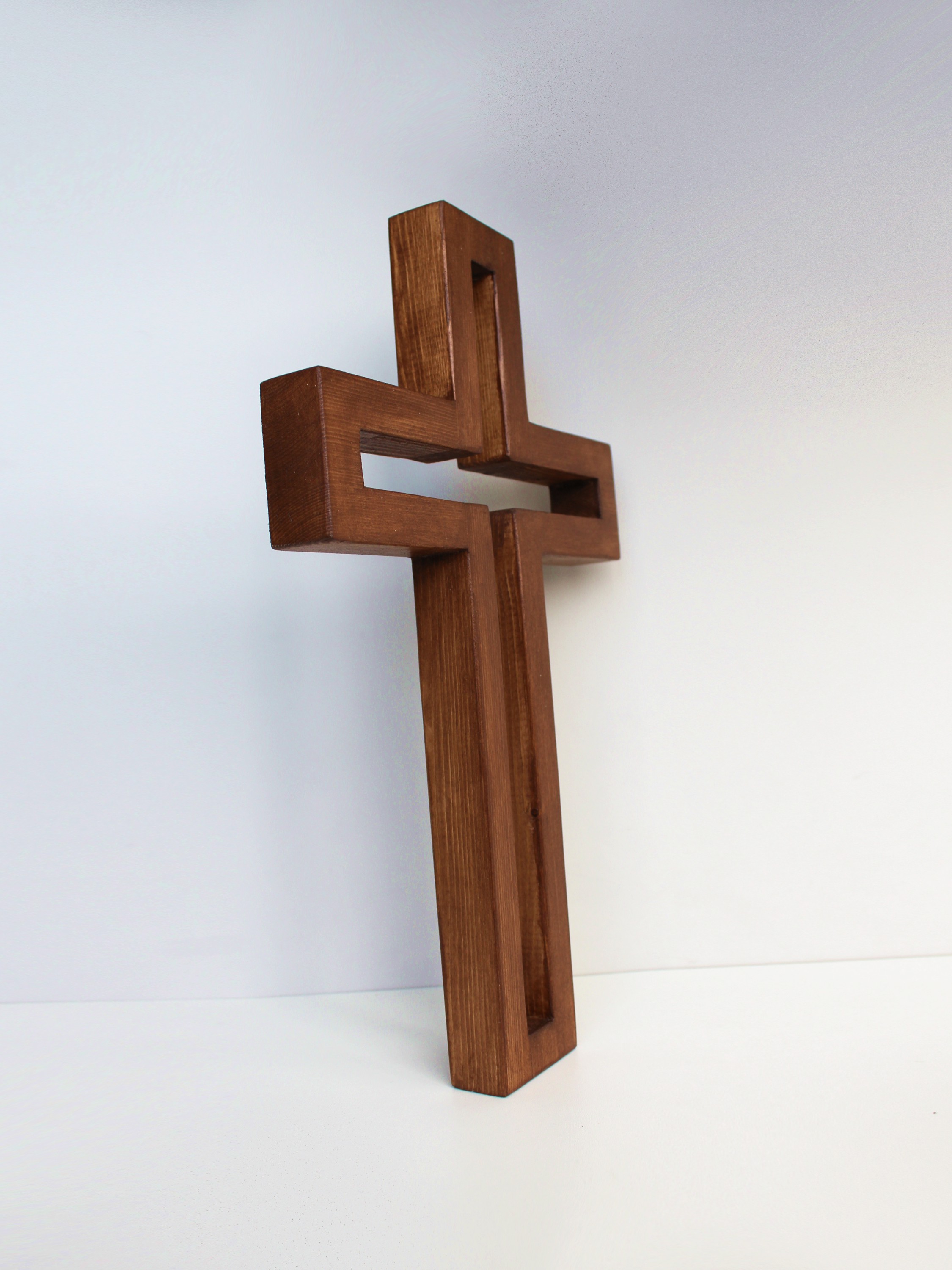 Крест настенный из дерева (полый)