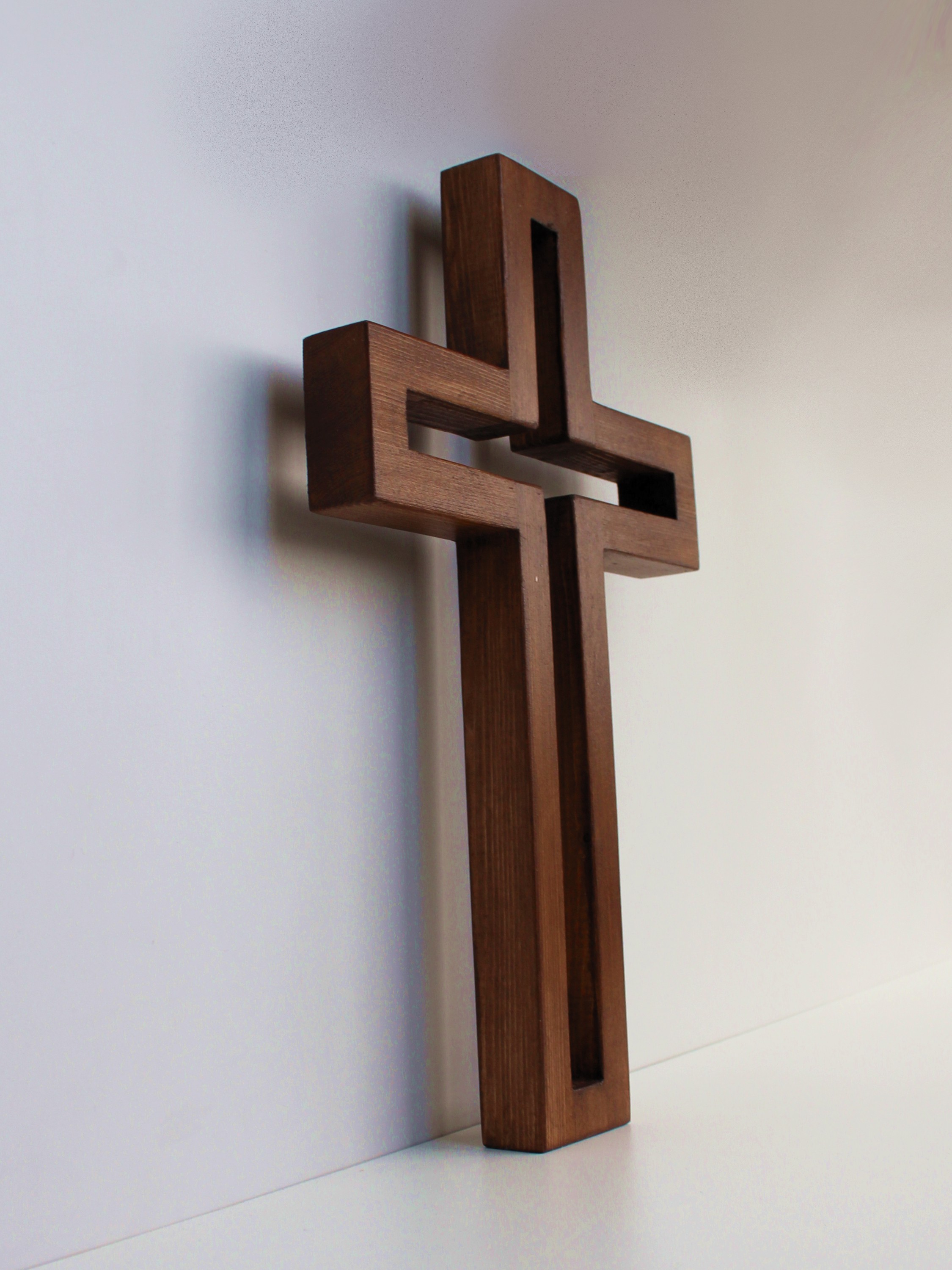 Крест настенный из дерева (полый)