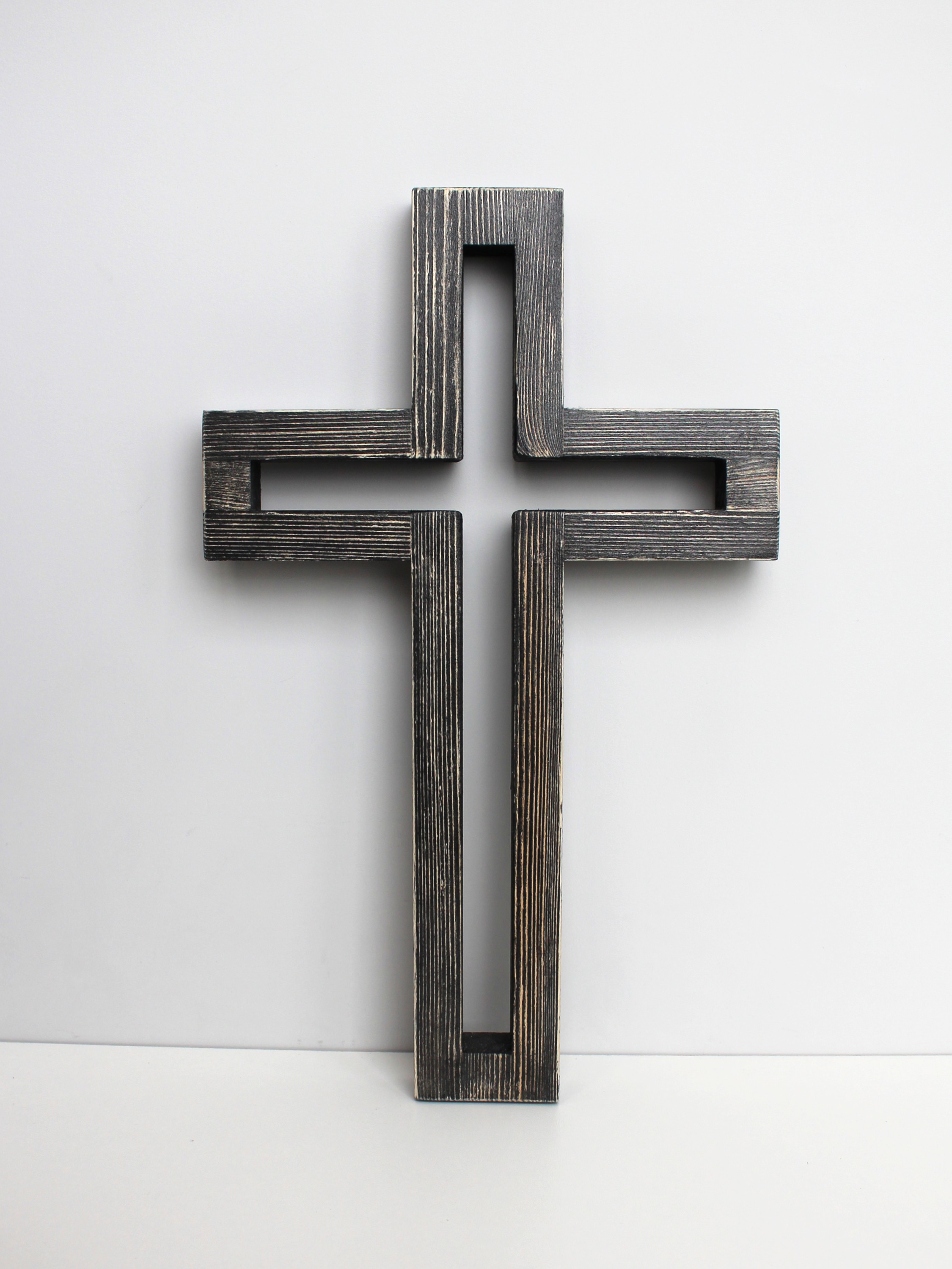 Крест настенный из дерева (полый)