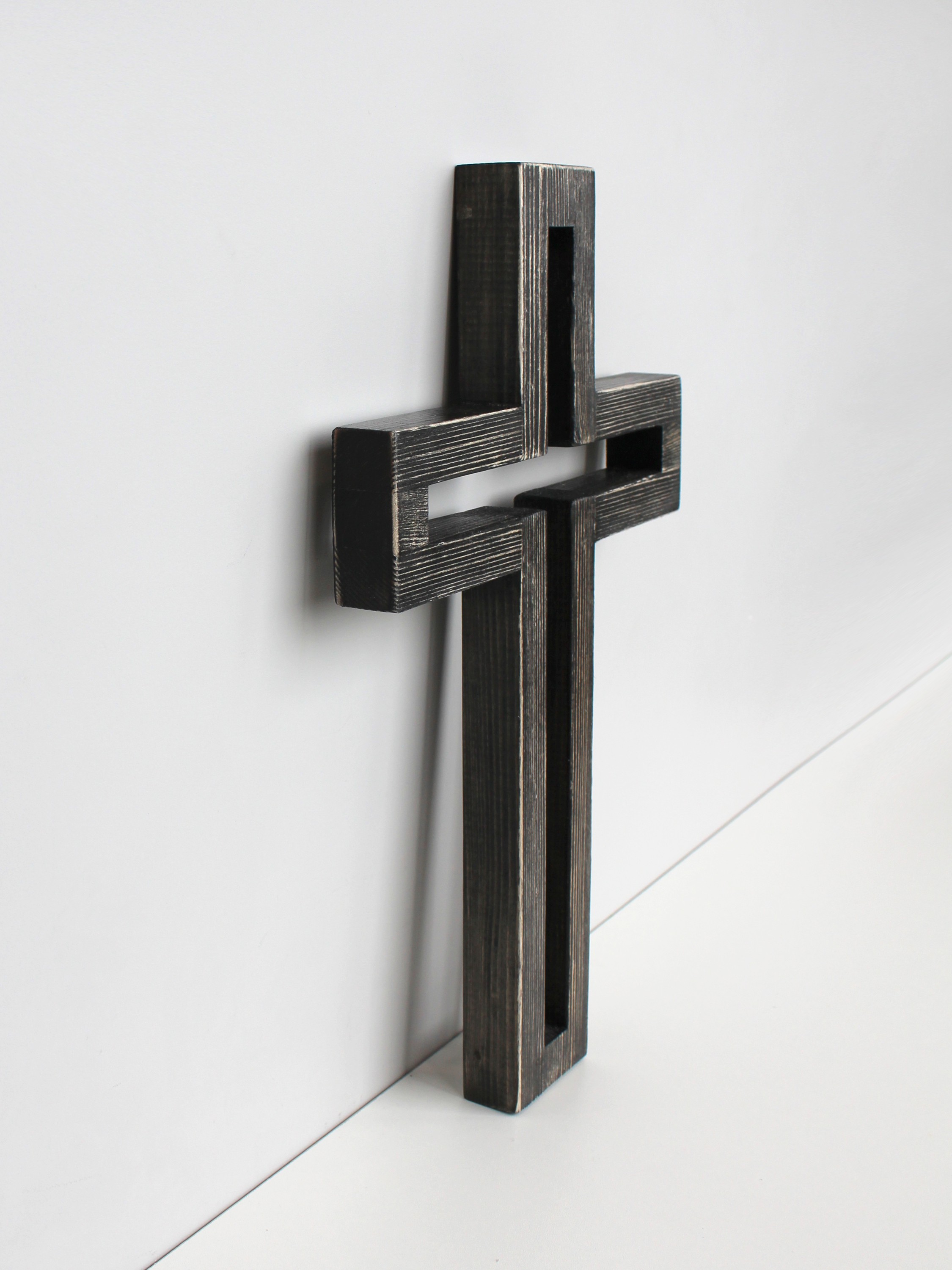 Крест настенный из дерева (полый)