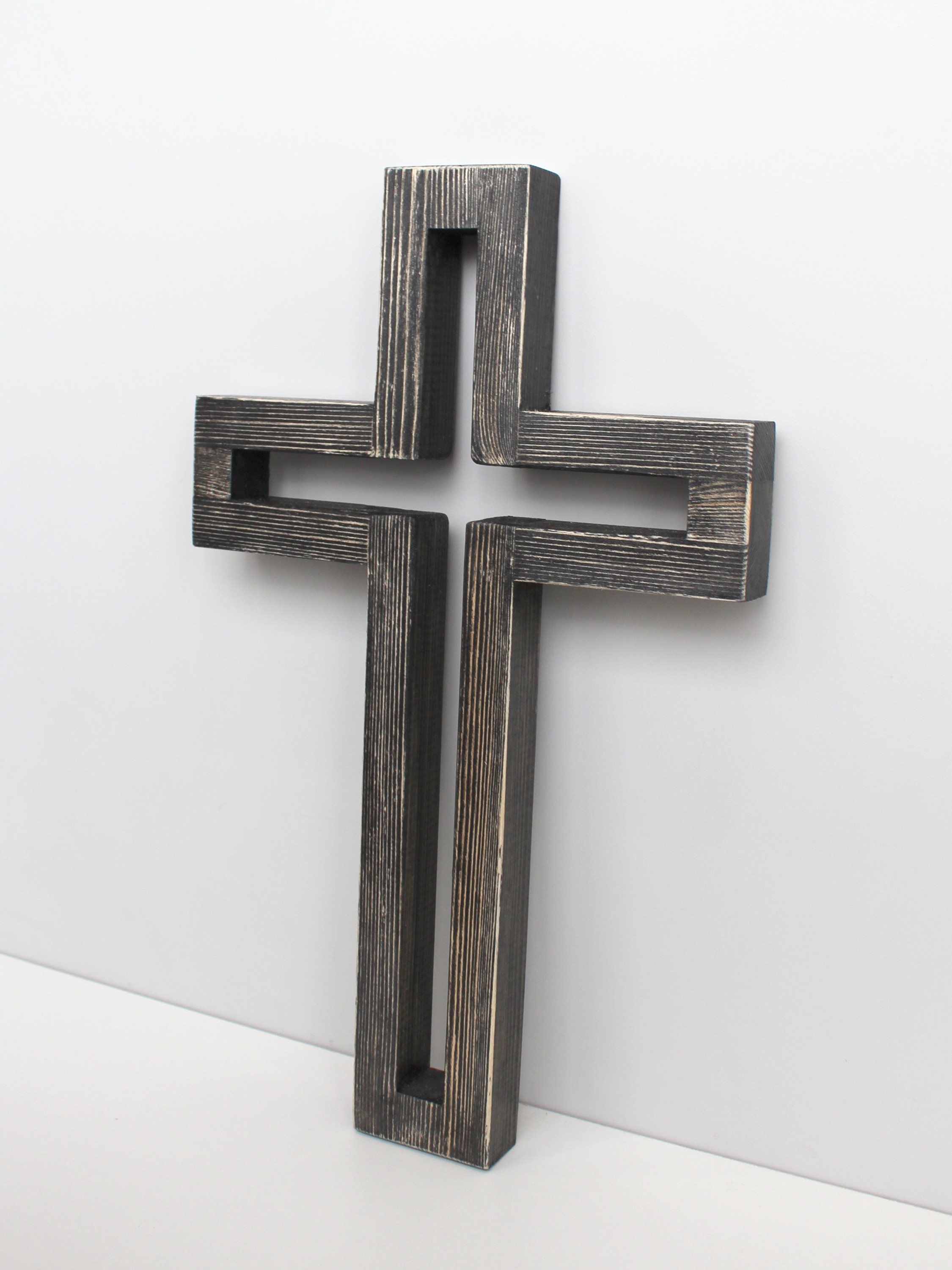Крест настенный из дерева (полый)