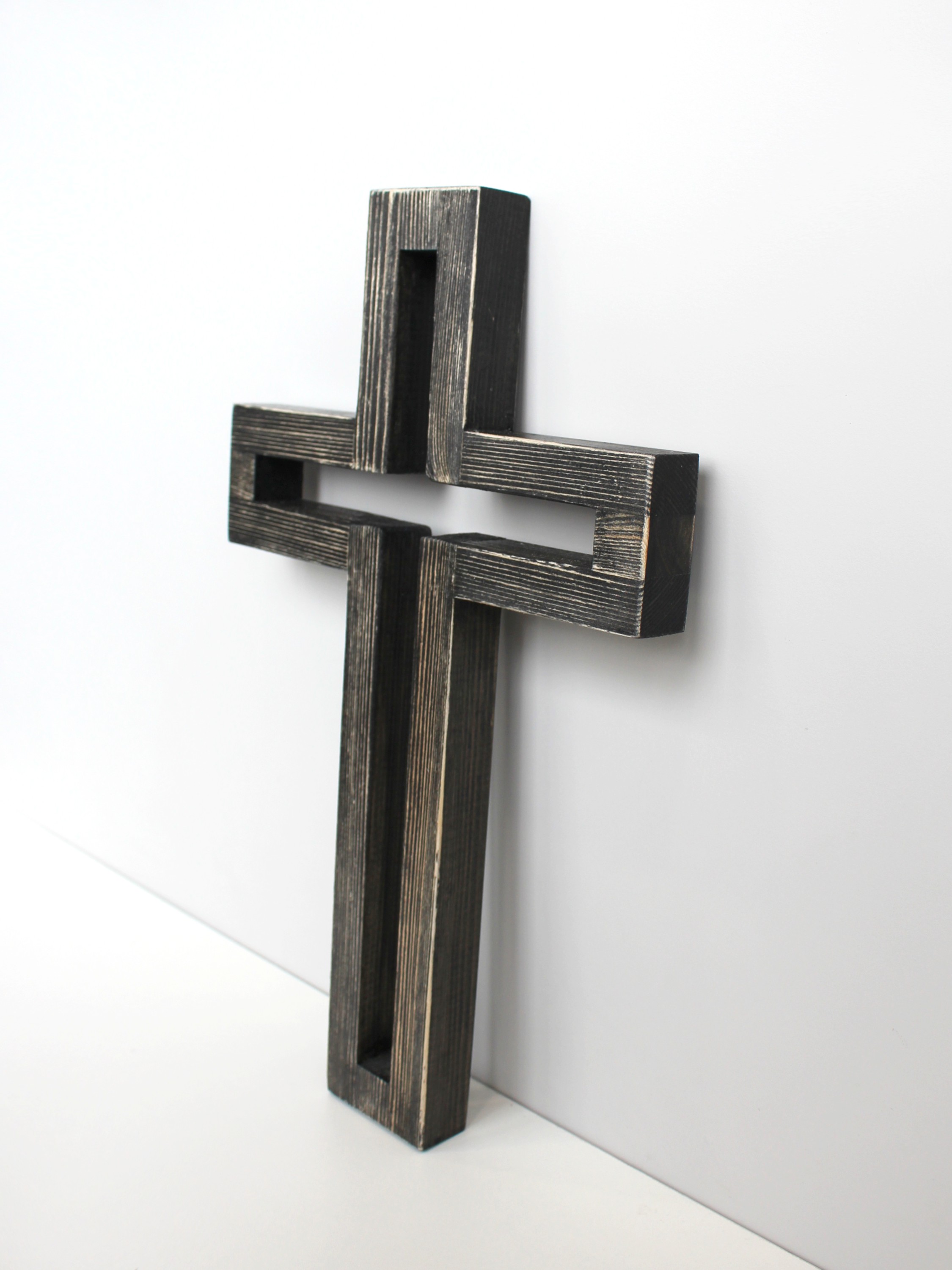 Крест настенный из дерева (полый)