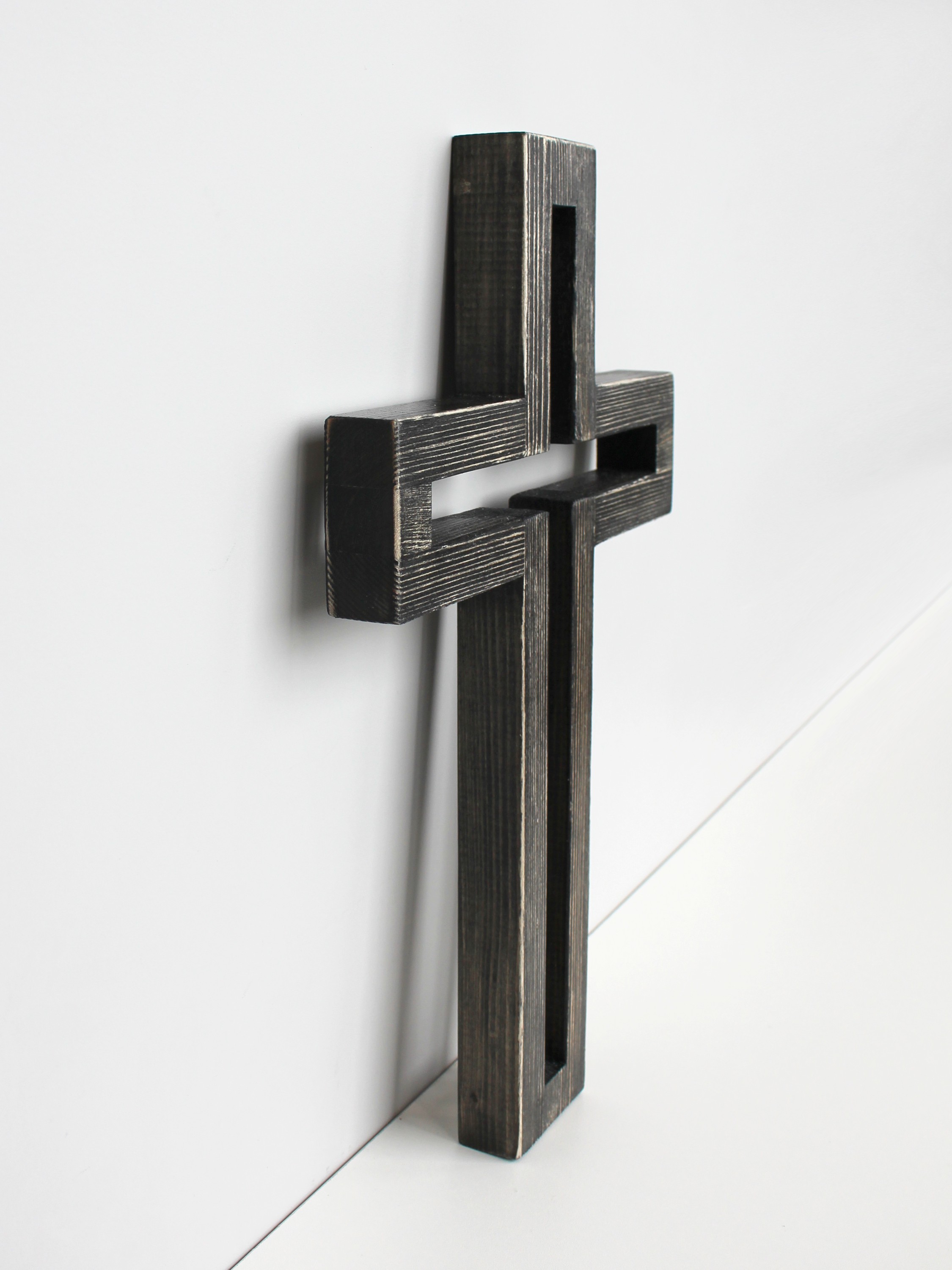 Крест настенный из дерева (полый)