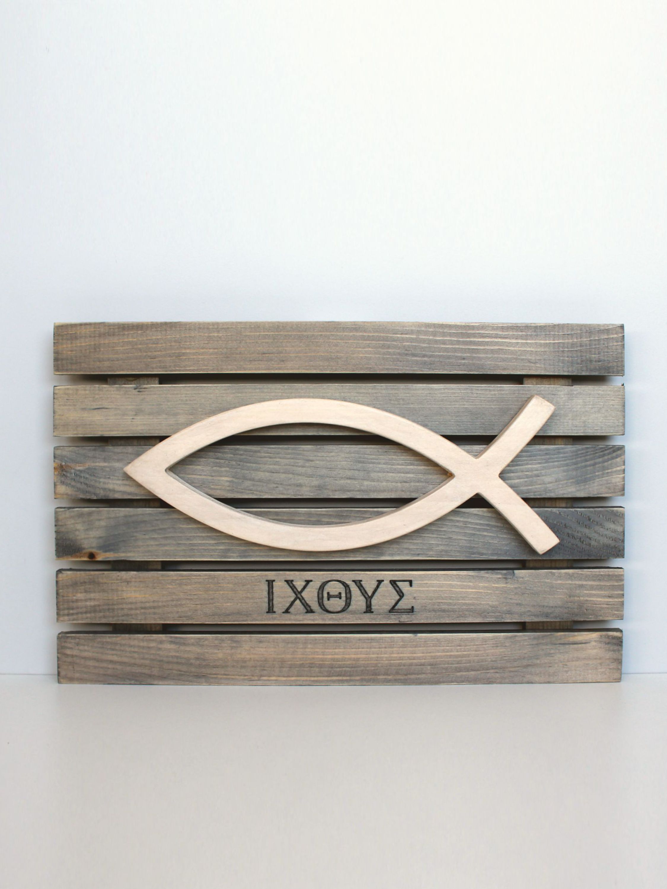 Панно резное "ИХТИС"