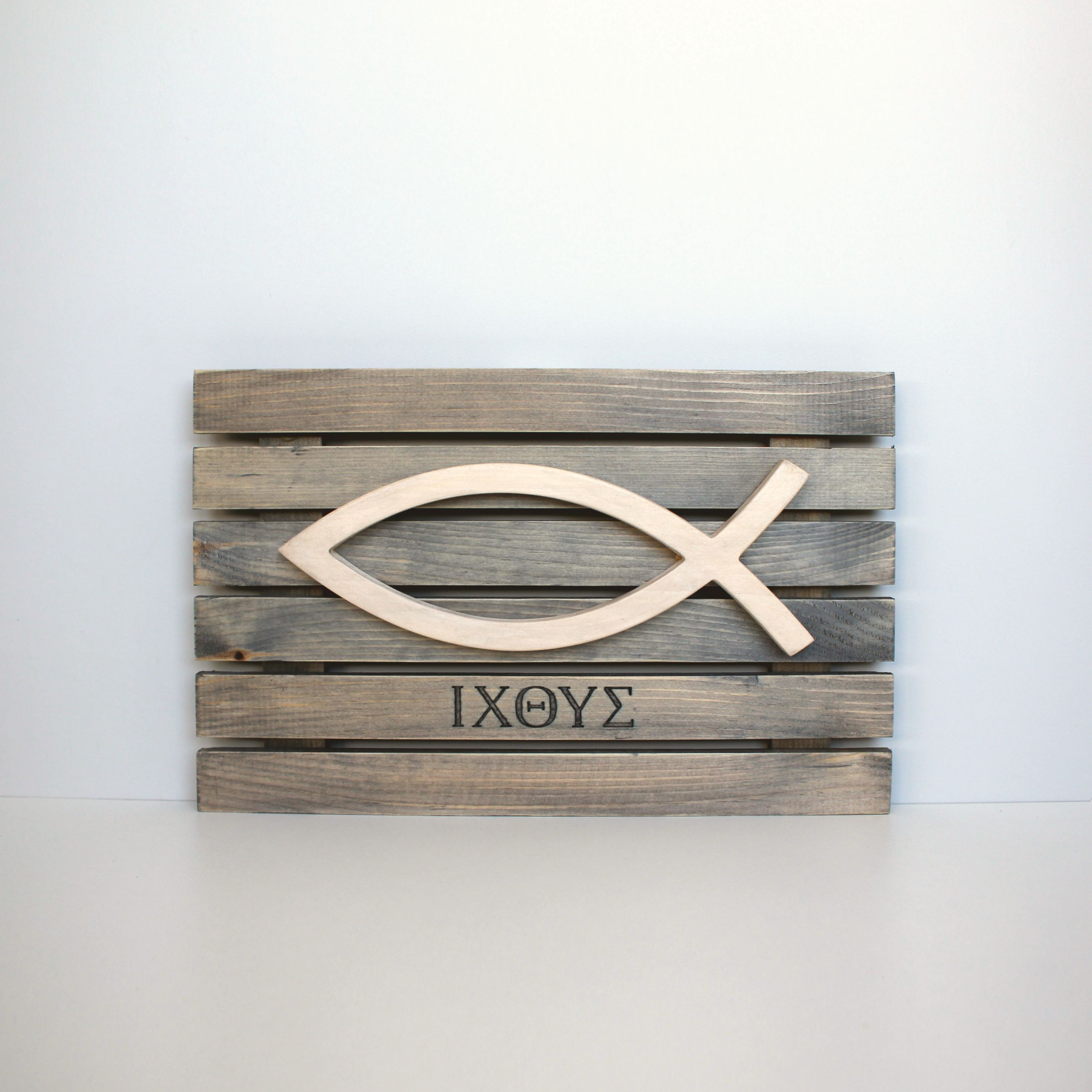 Панно резное "ИХТИС"