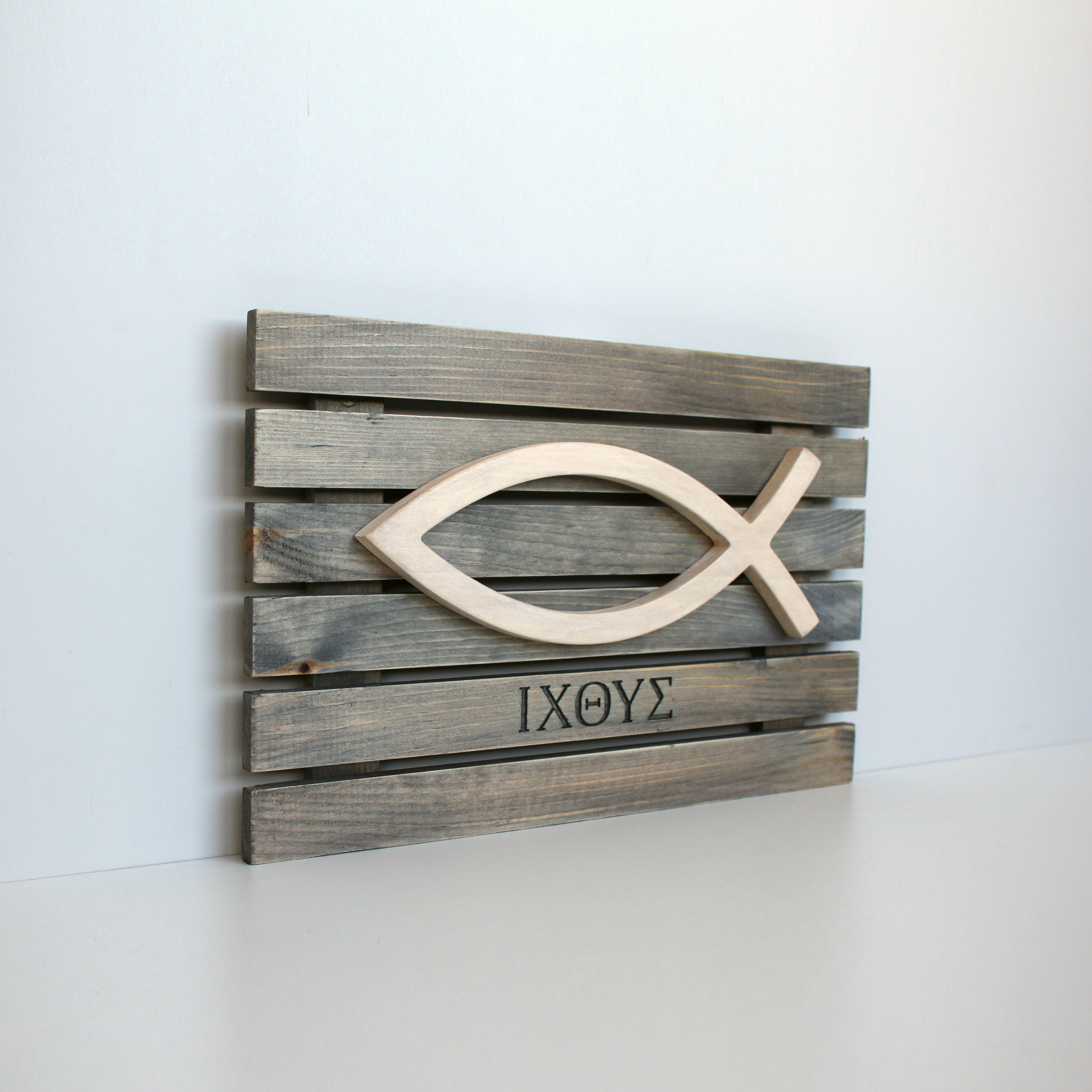 Панно резное "ИХТИС"