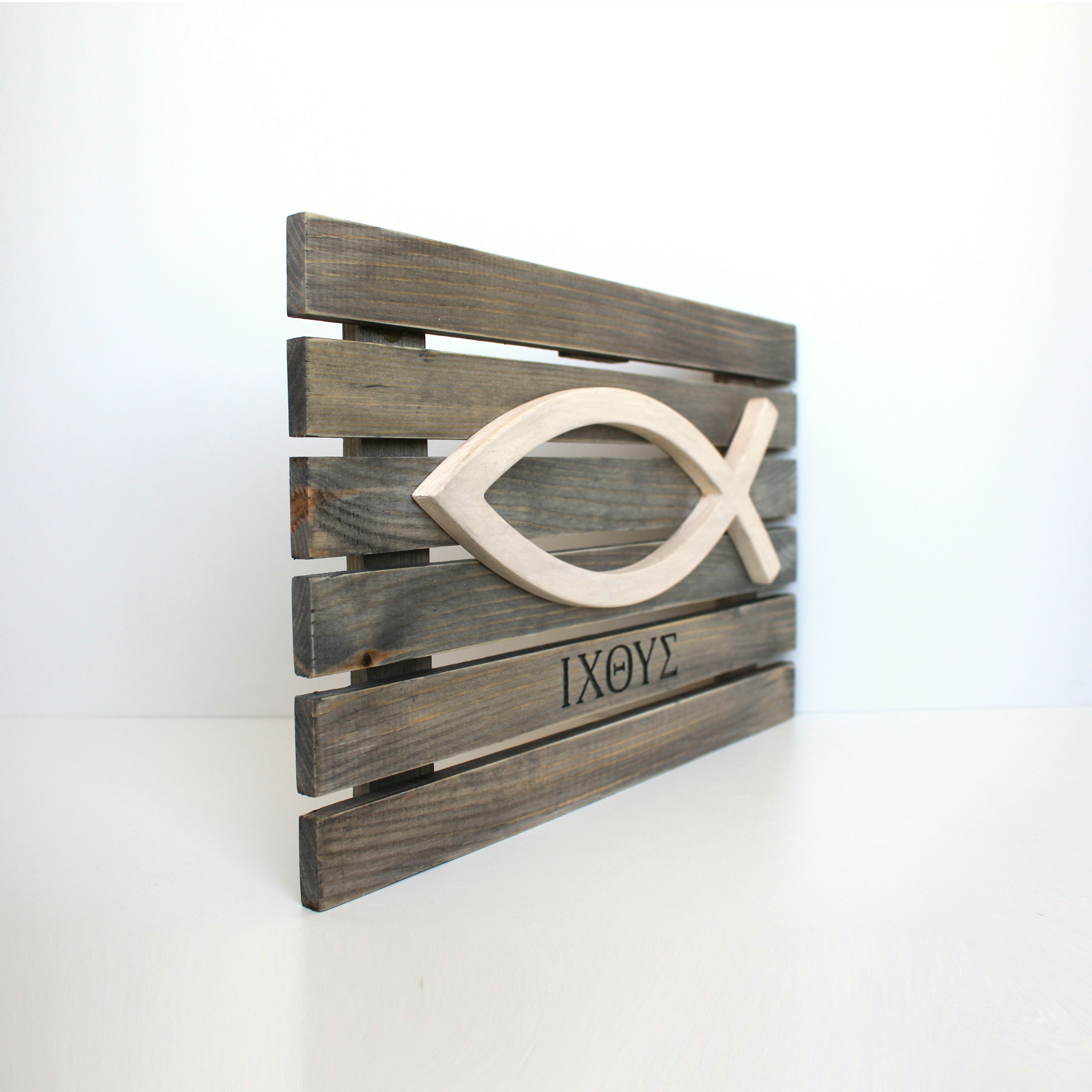 Панно резное "ИХТИС"