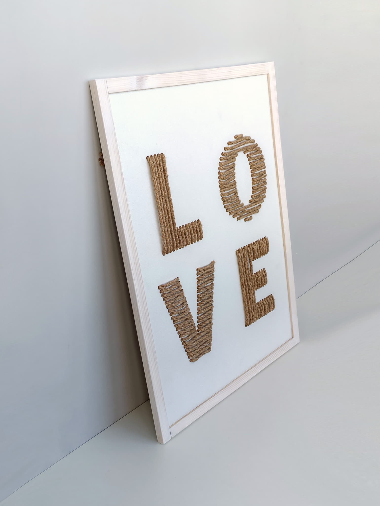 Интерьерное настенное панно «LOVE» из джута в деревянной раме (42х57 см)